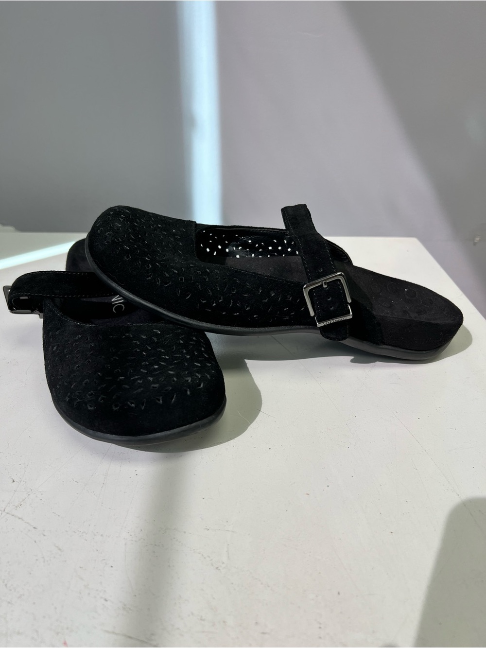 Vionic Podiatrist Designed Black Suede Mary Jane Clog with Buckle Women’s 10